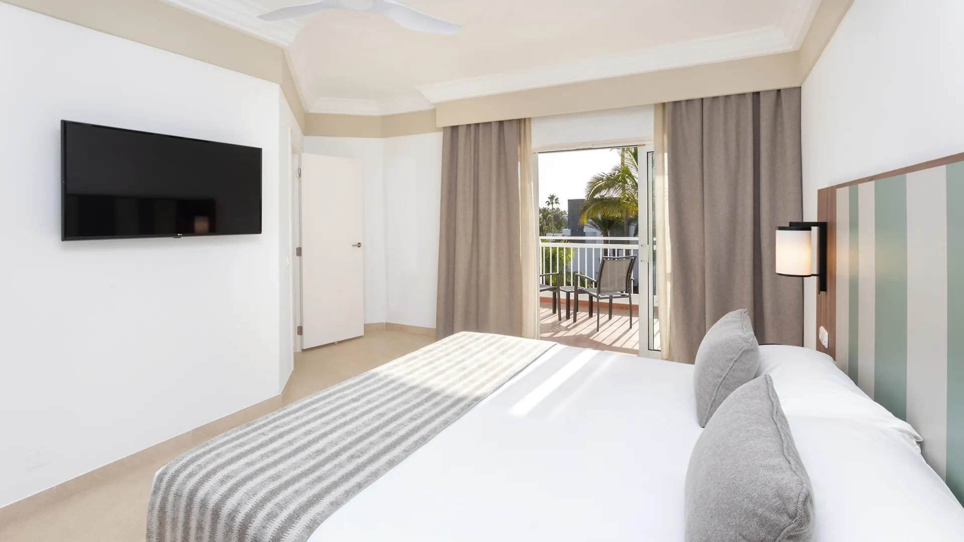 **** Отель Riu Paraiso Lanzarote Resort Пуэрто дель Кармен Испания
